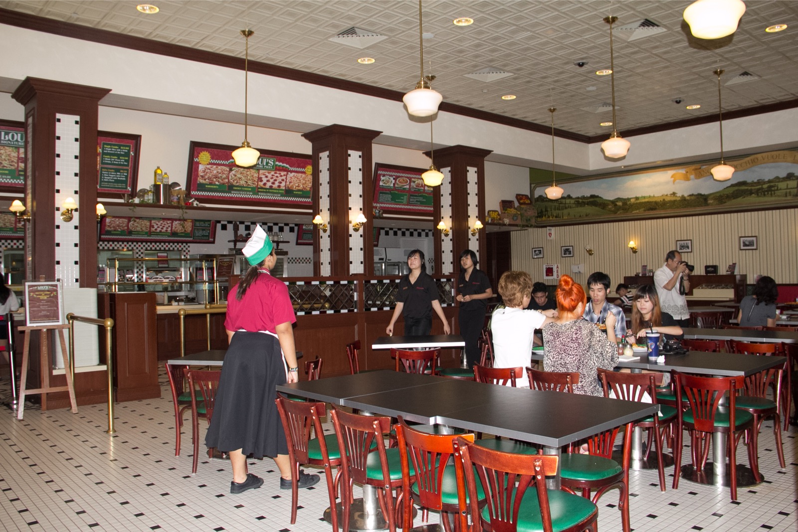 Loui's Pizza in Universal Studios Singapore The Food Scout