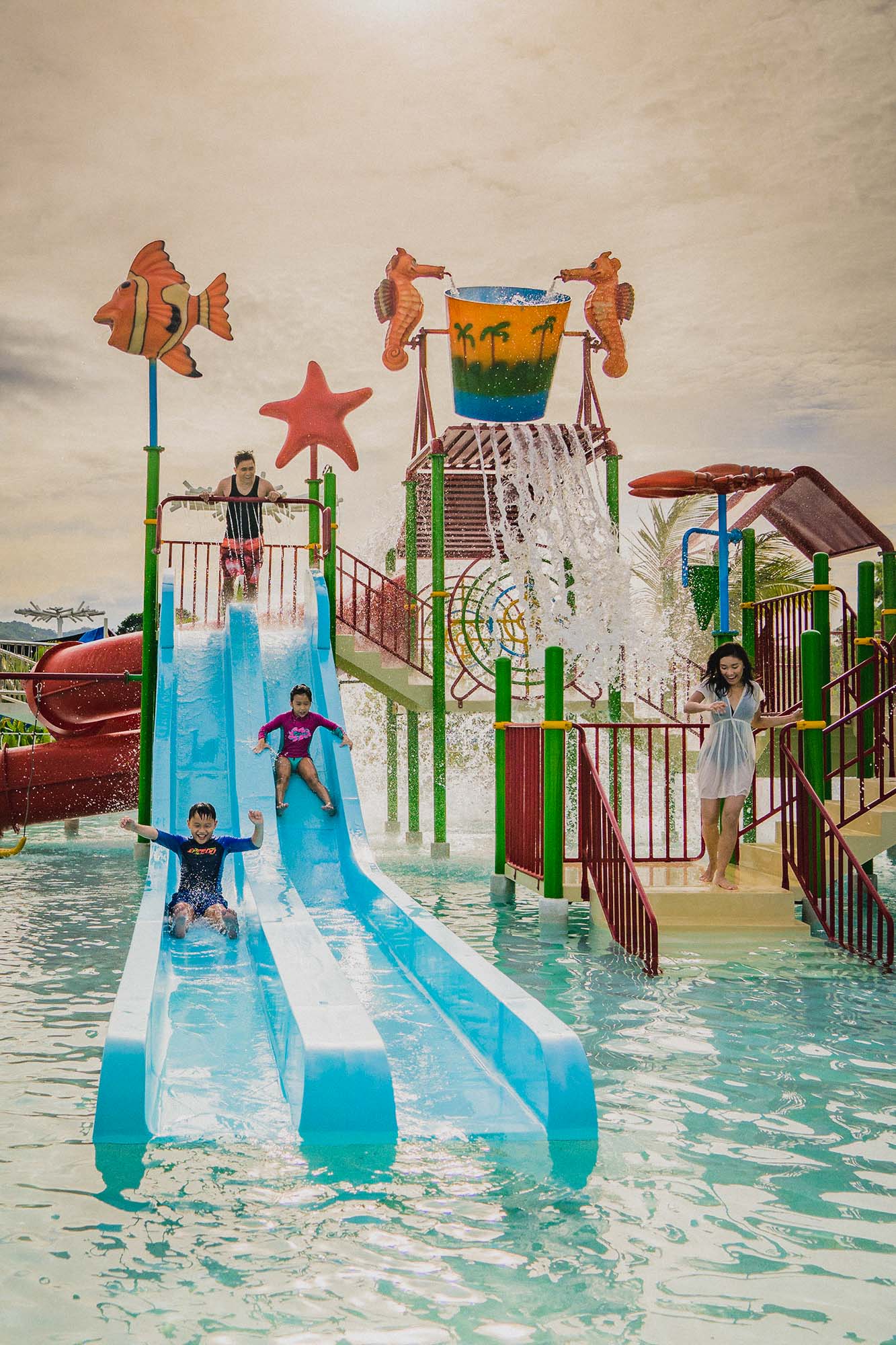 palawan-waterpark_tumbling-buckets-kidzone2